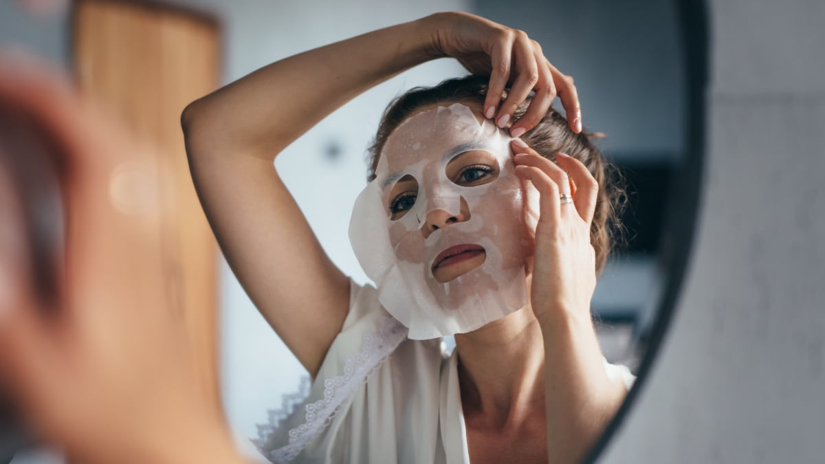 el-accesorio-de-belleza-que-no-sabias-que-necesitabas:-esta-mascarilla-de-silicona-sujeta-tu-‘sheet-mask’
