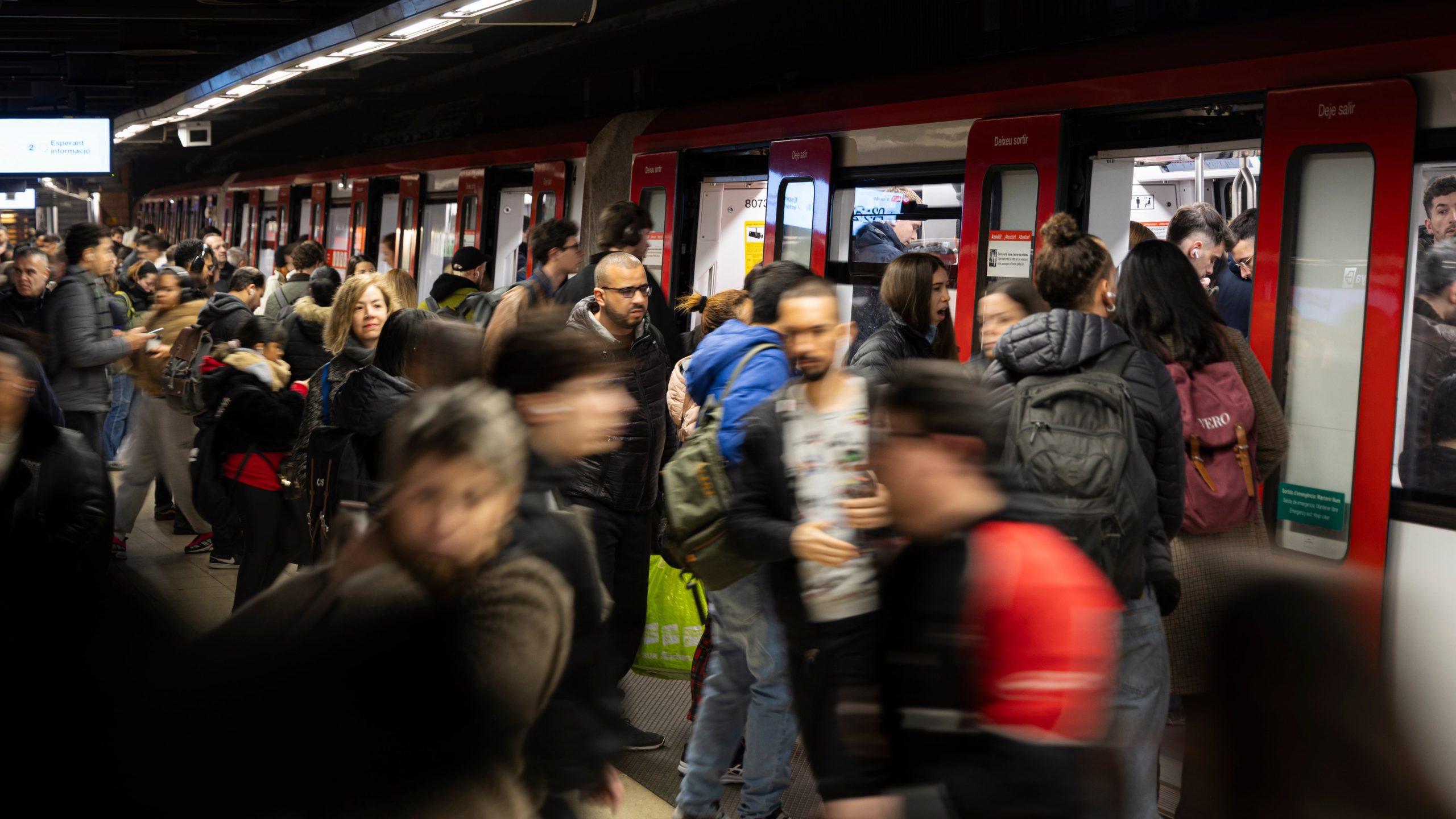 un-apunalado-y-trece-detenidos-tras-una-pelea-entre-dos-grupos-en-el-metro-de-barcelona