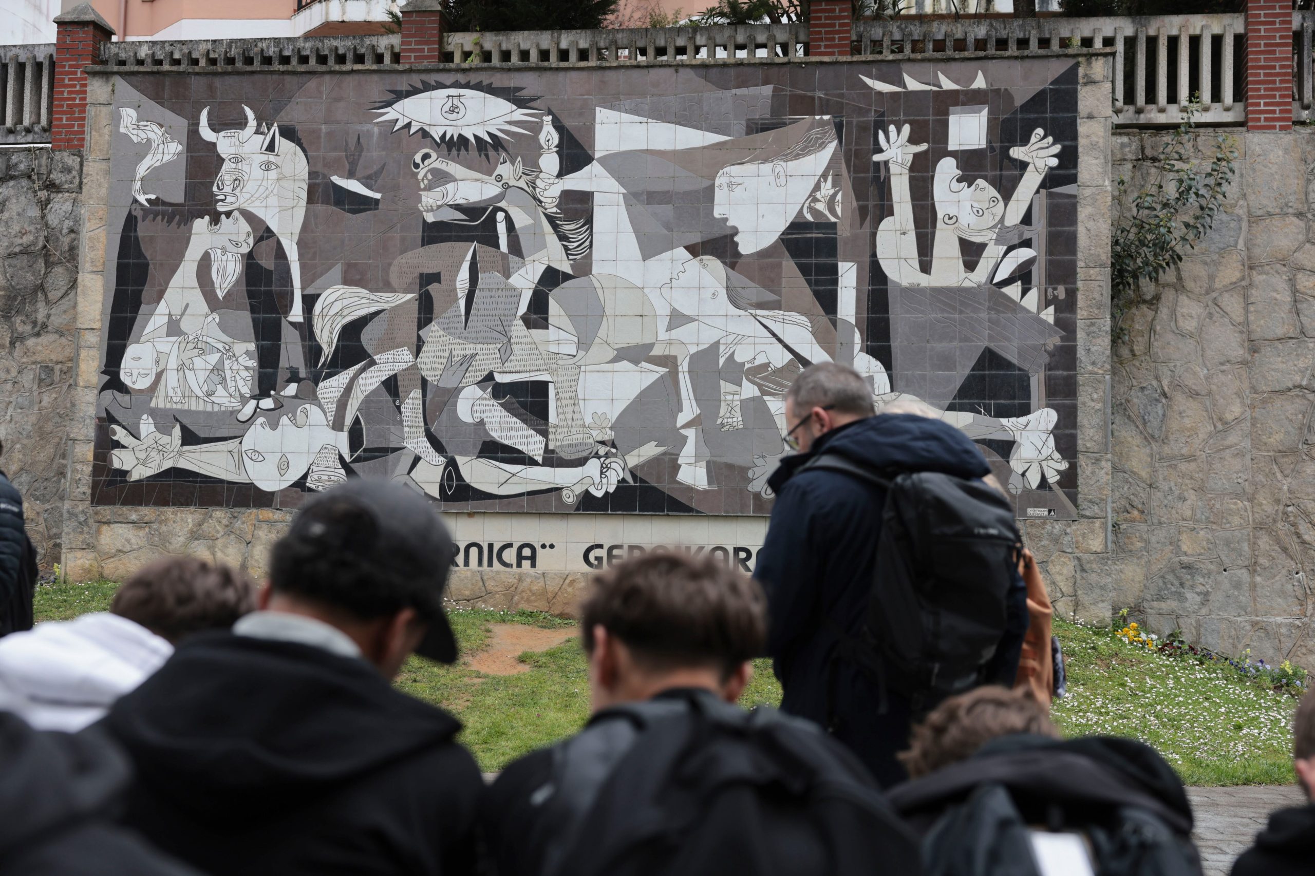 in-spain,-a-request-to-move-picasso’s-famous-‘guernica’-to-the-basque-country-sparks-national-row