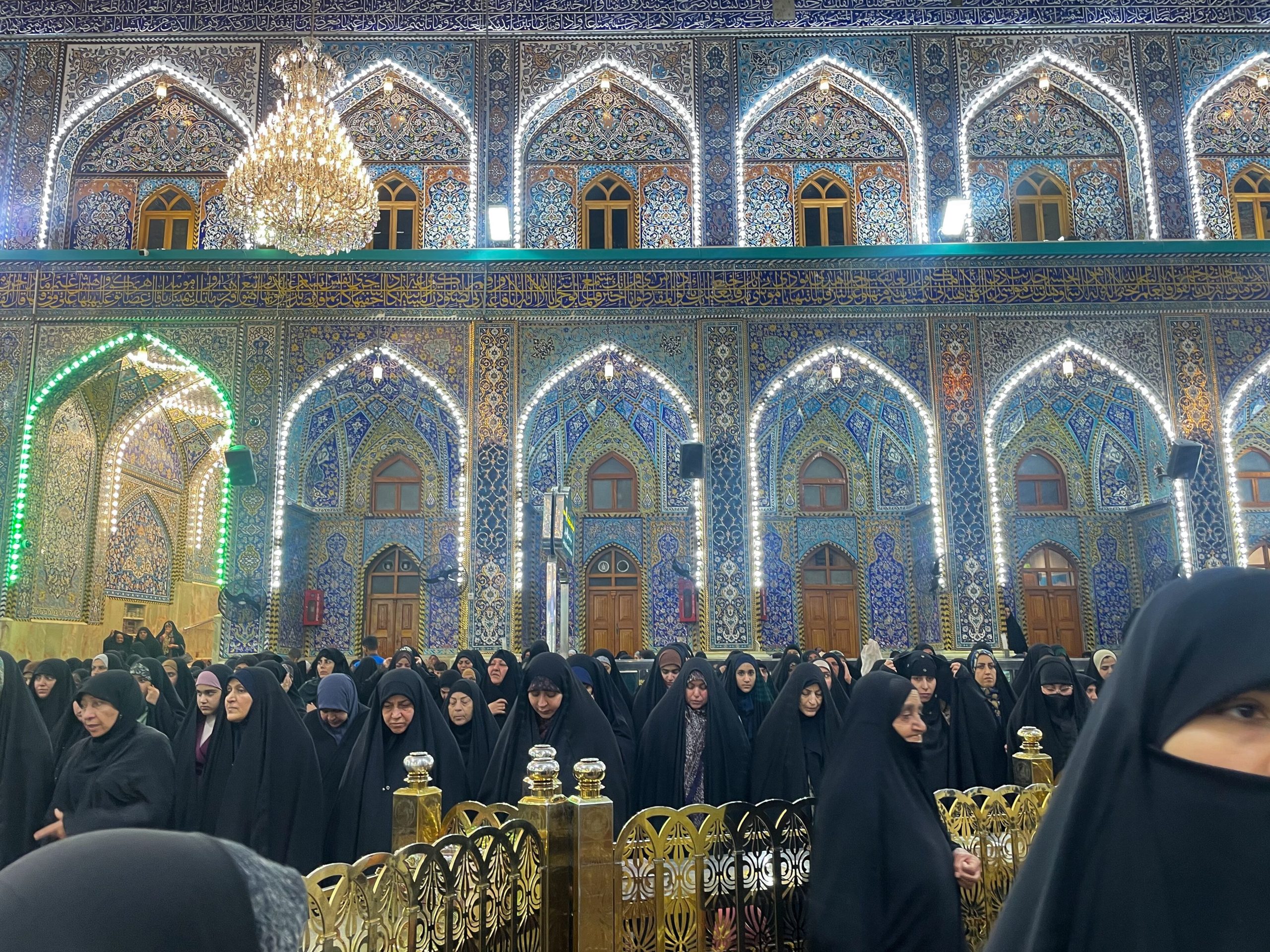 pilgrims-under-the-bombs-on-their-way-to-iraq