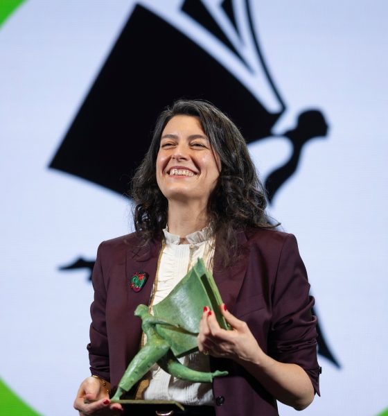 la-escritora-argentina-samanta-schweblin-gana-el-millon-de-euros-del-premio-aena-de-narrativa