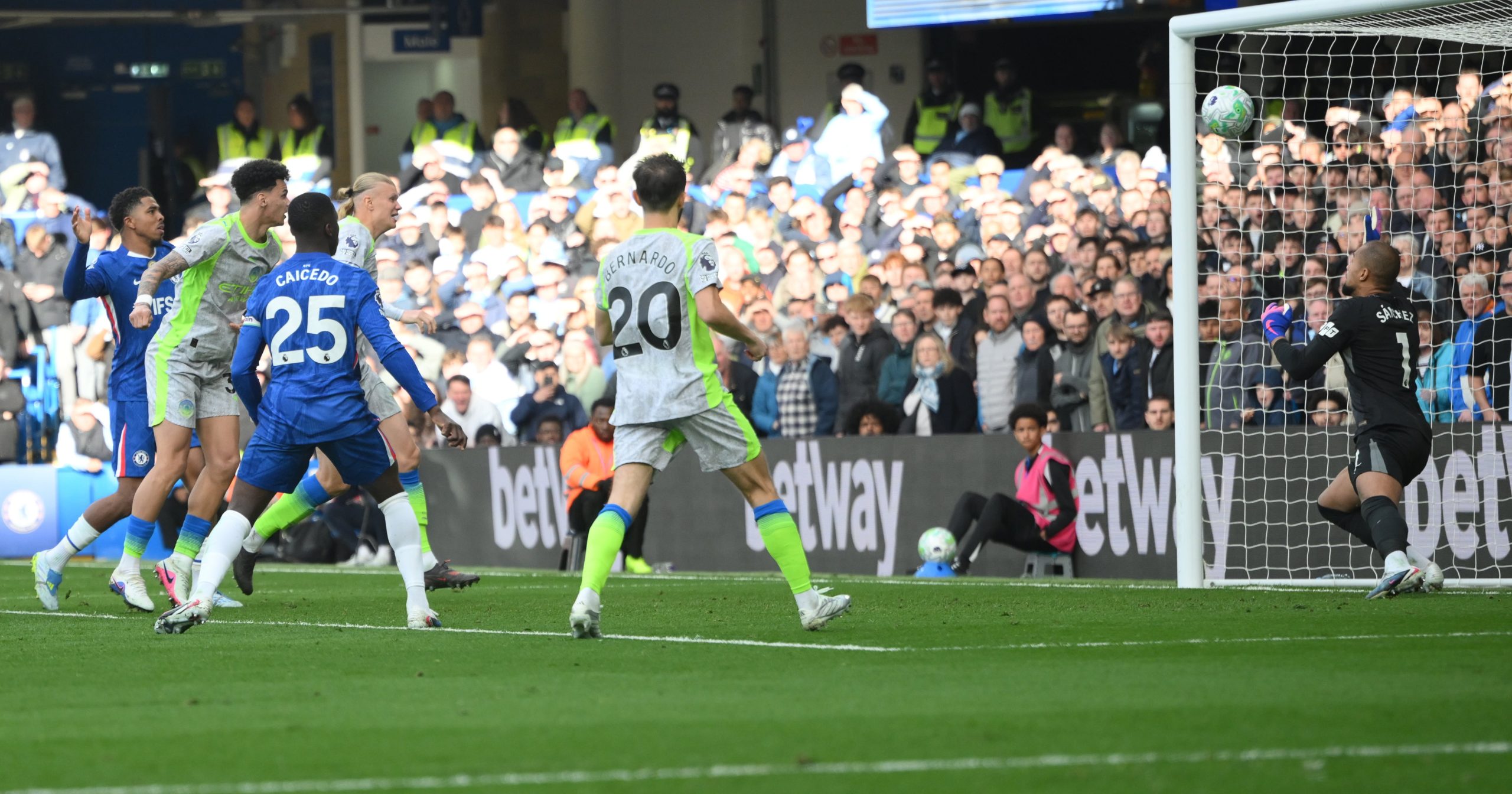 el-manchester-city-se-aferra-a-la-premier-y-golea-al-chelsea-en-stamford-bridge