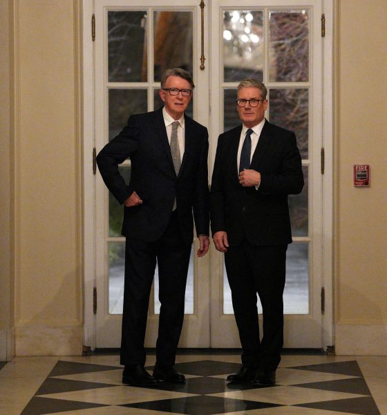 una-nueva-dimision-por-el-caso-del-exministro-britanico-mandelson,-vinculado-a-epstein,-acorrala-a-starmer