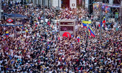 mas-madrid-y-podemos-exigen-que-ayuso-condene-los-canticos-“racistas”-en-el-acto-de-maria-corina-machado