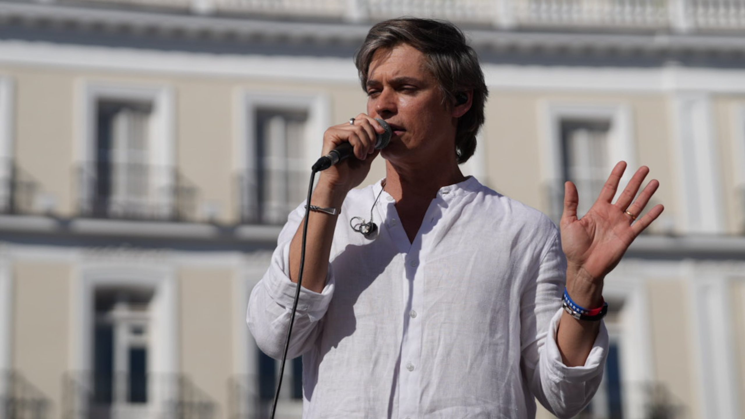 carlos-baute-se-disculpa-por-los-insultos-racistas-a-delcy-rodriguez-durante-el-acto-de-maria-corina-machado-en-madrid