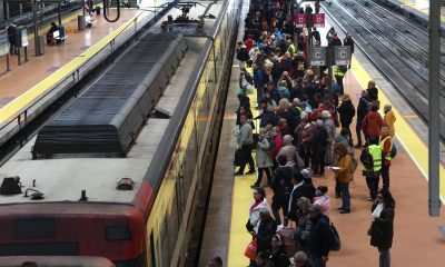 una-averia-en-atocha,-ya-solucionada,-provoca-el-caos-en-casi-toda-la-red-de-cercanias-en-plena-hora-punta:-“el-tren-va-a-trompicones”