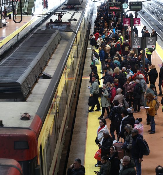 una-averia-en-atocha,-ya-solucionada,-provoca-el-caos-en-casi-toda-la-red-de-cercanias-en-plena-hora-punta:-“el-tren-va-a-trompicones”