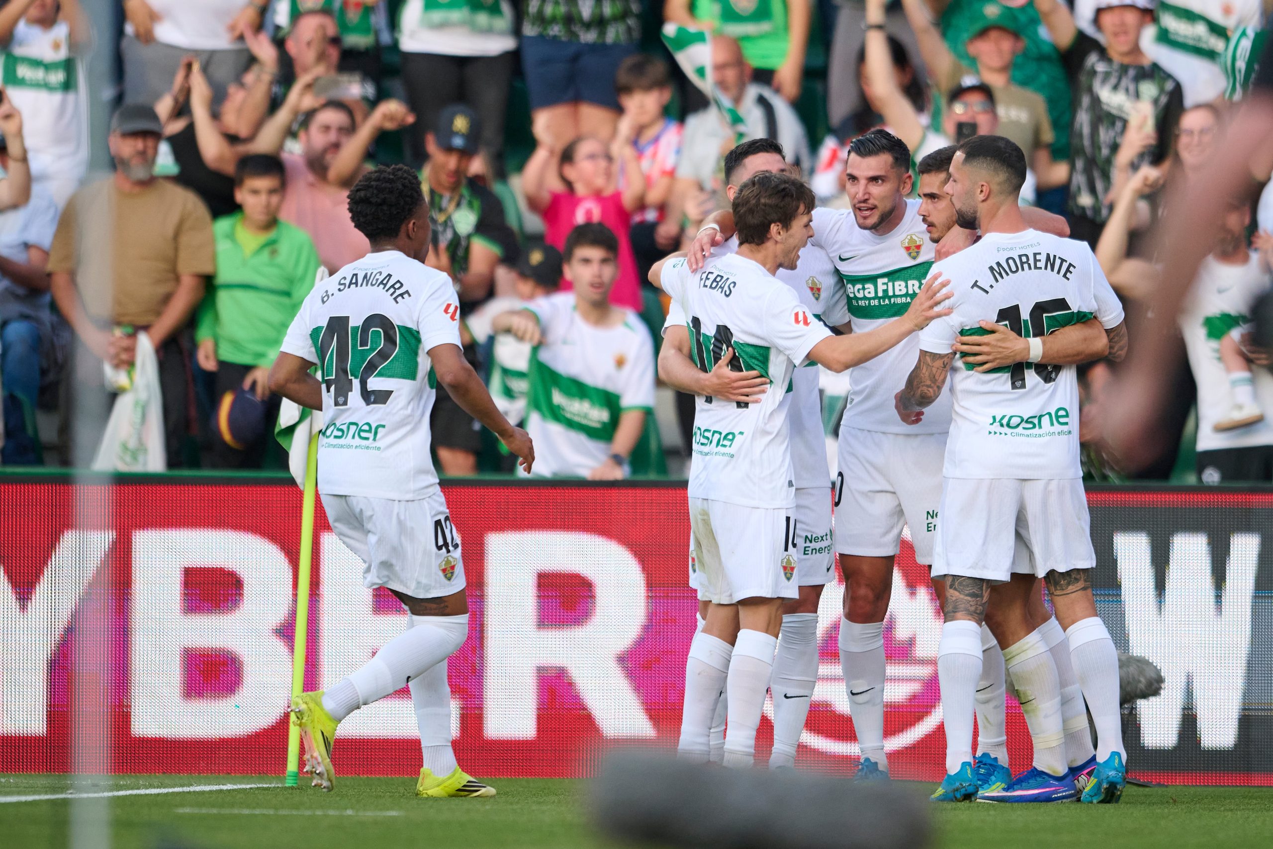 el-elche-se-oxigena-y-derrota-a-un-atletico-de-bolo-veraniego