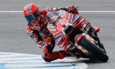 marc-marquez-baila-sobre-el-agua-en-jerez-para-conseguir-la-‘pole’-en-el-gp-de-espana