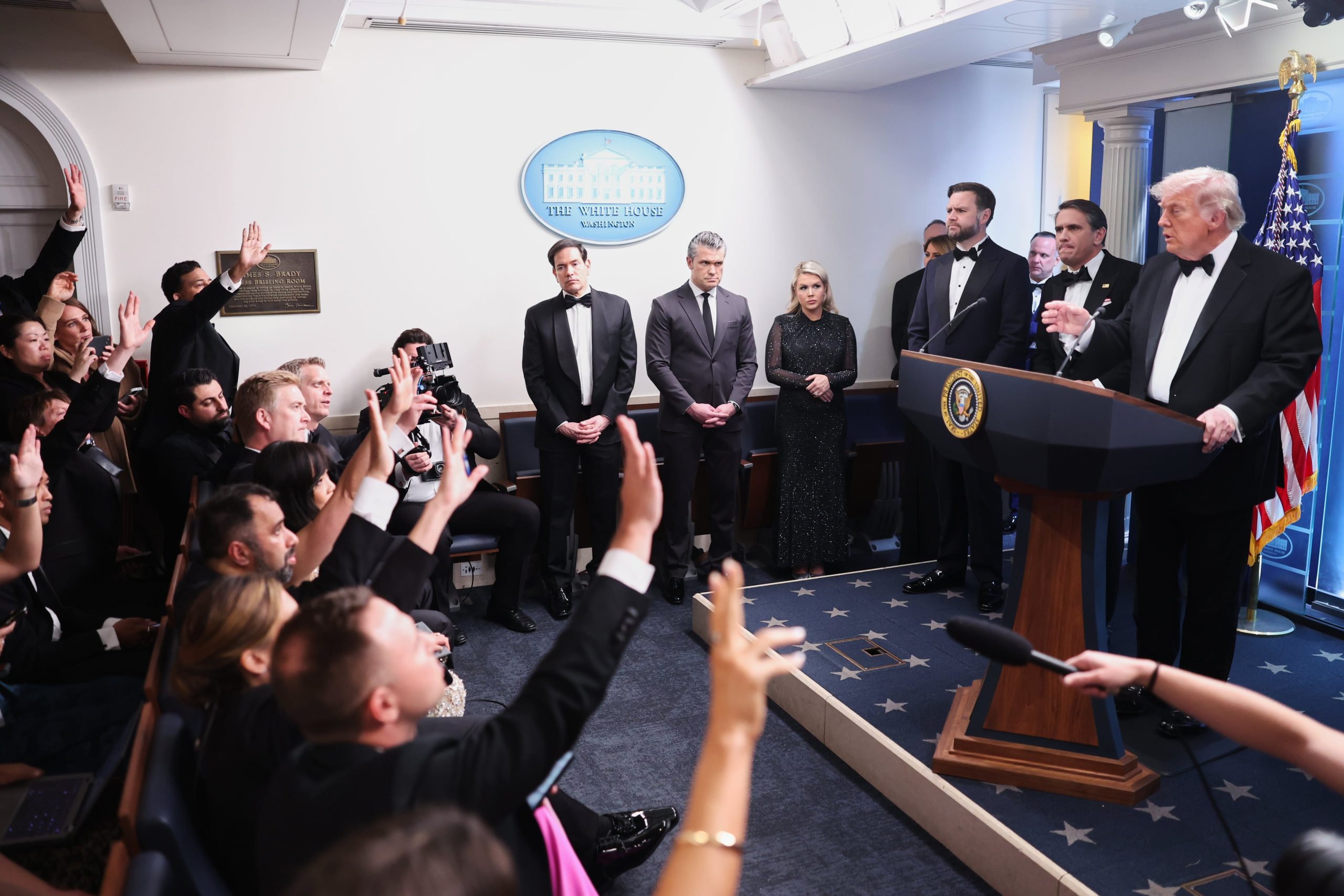 trump,-evacuado-ileso-de-la-cena-de-corresponsales-de-la-casa-blanca-tras-un-tiroteo