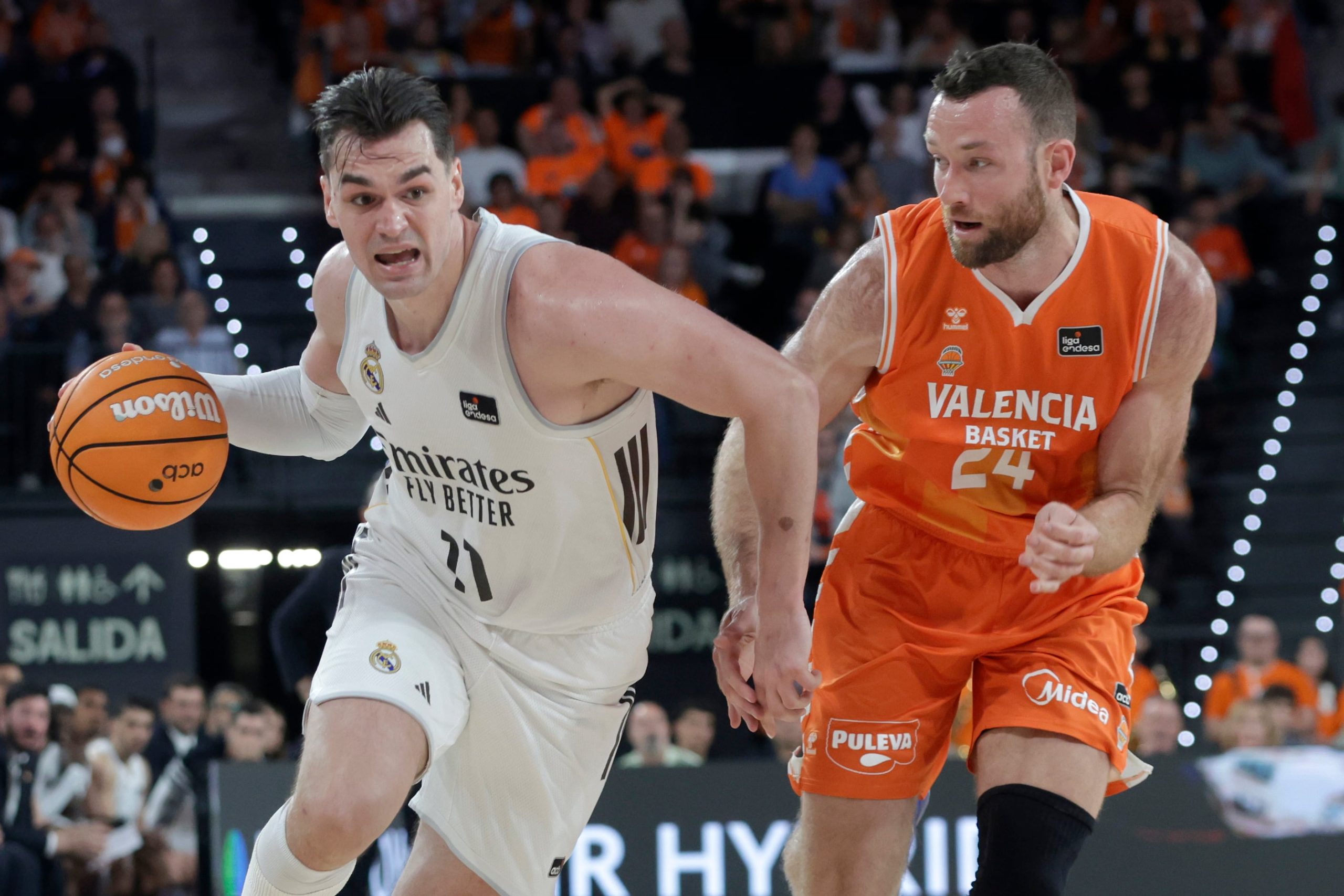 el-real-madrid-enfria-la-euforia-del-valencia-basket