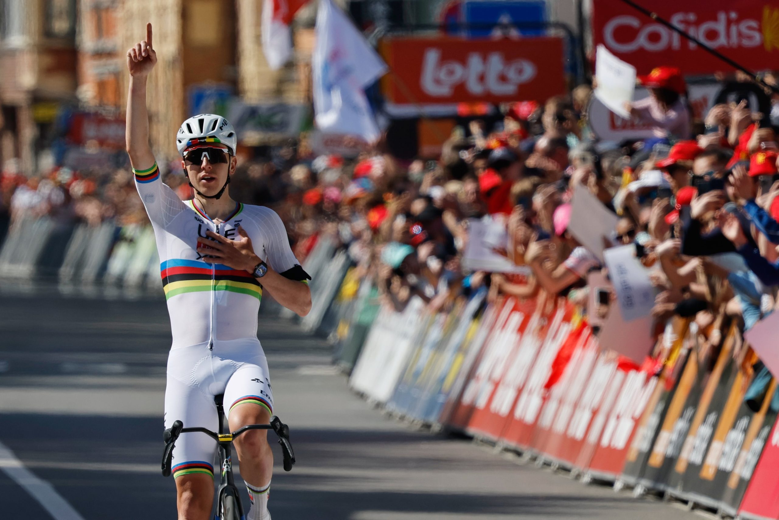 pogacar-impone-su-ley-ante-seixas-y-conquista-su-cuarta-lieja