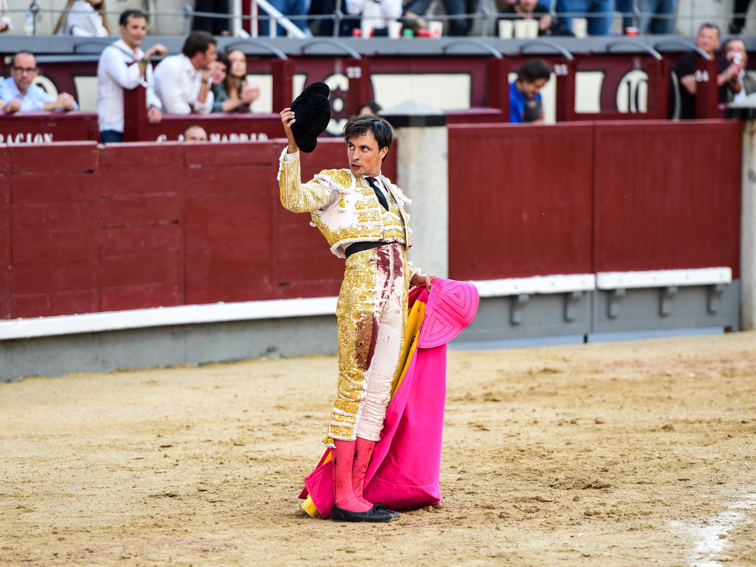 espada-se-la-juega-y-gerpe-cae-herido-ante-deslucidos-toros-de-palha