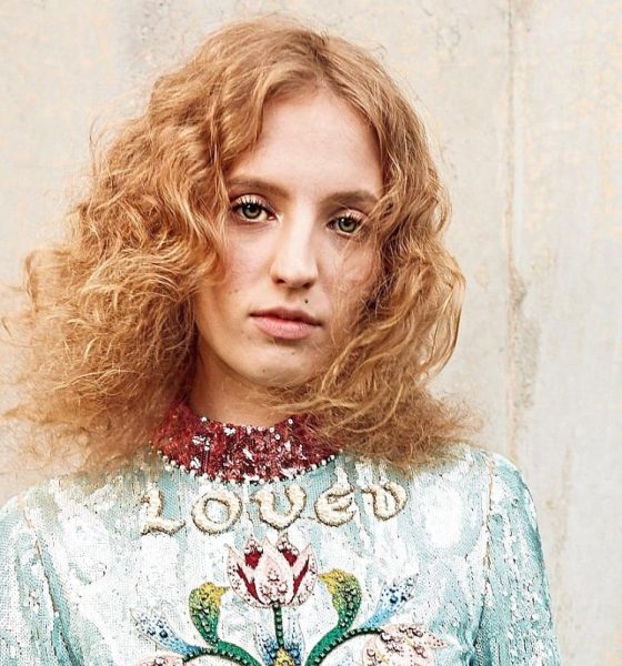 petra-collins,-the-photographer-who-inspired-the-‘euphoria’-aesthetic