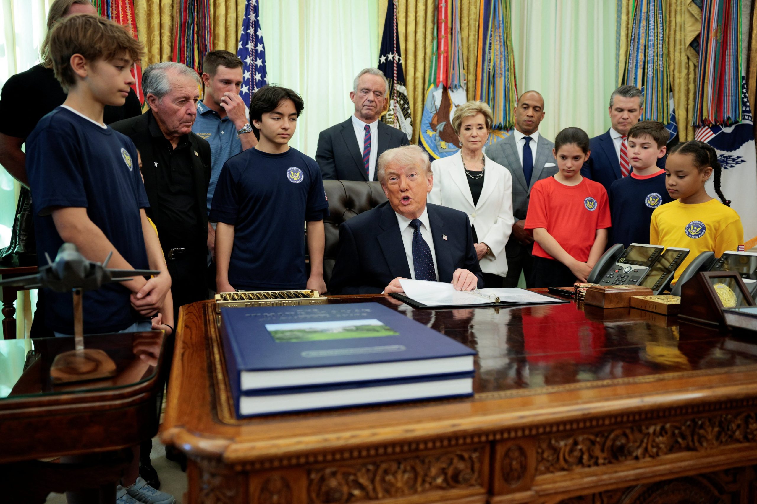 trump-pone-en-pausa-la-mision-para-guiar-a-buques-mercantes-en-ormuz