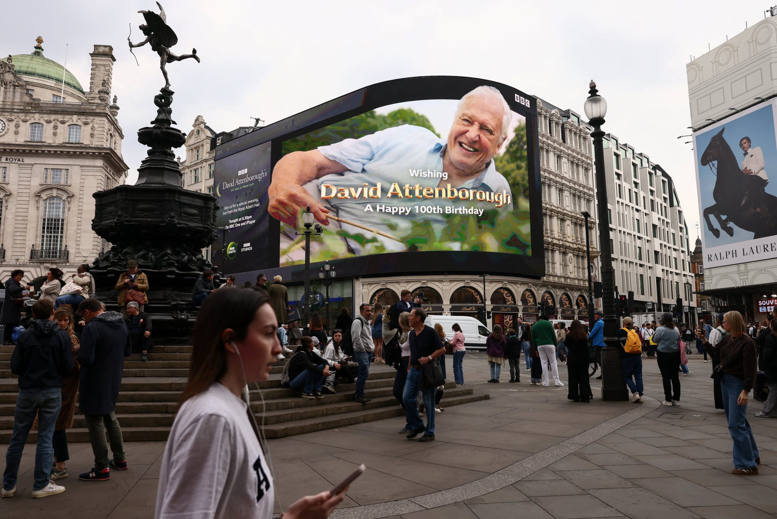 reino-unido-se-vuelca-en-el-centenario-de-david-attenborough,-el-naturalista-mas-querido