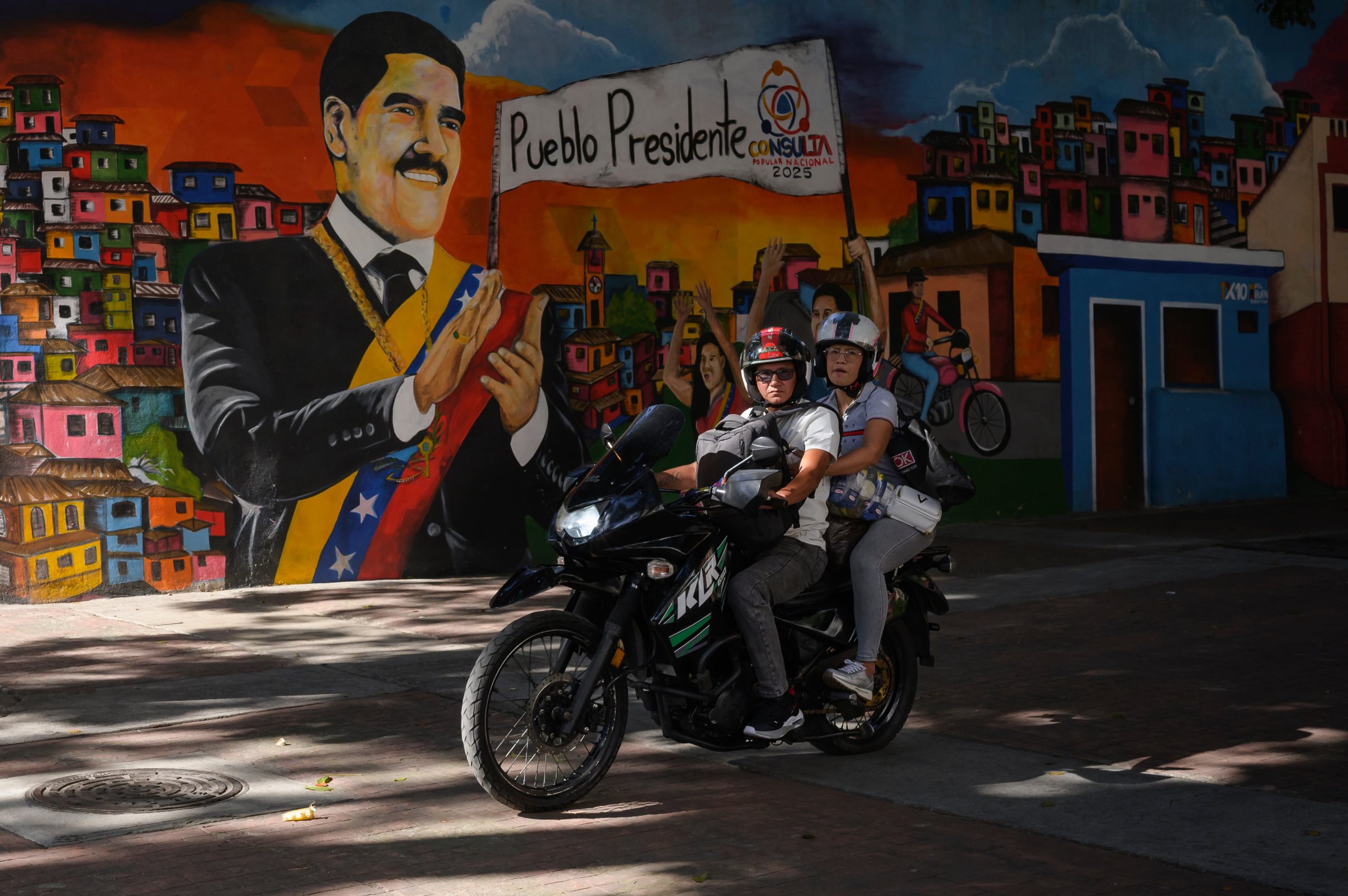 venezuela-through-the-polls:-venezuelans-trust-chevron-more-than-their-own-president