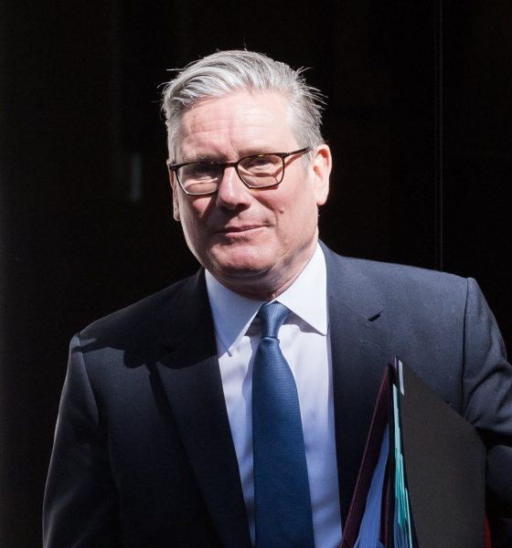 starmer-se-resiste-a-dimitir-pese-a-las-presiones-de-decenas-de-diputados-y-ministros