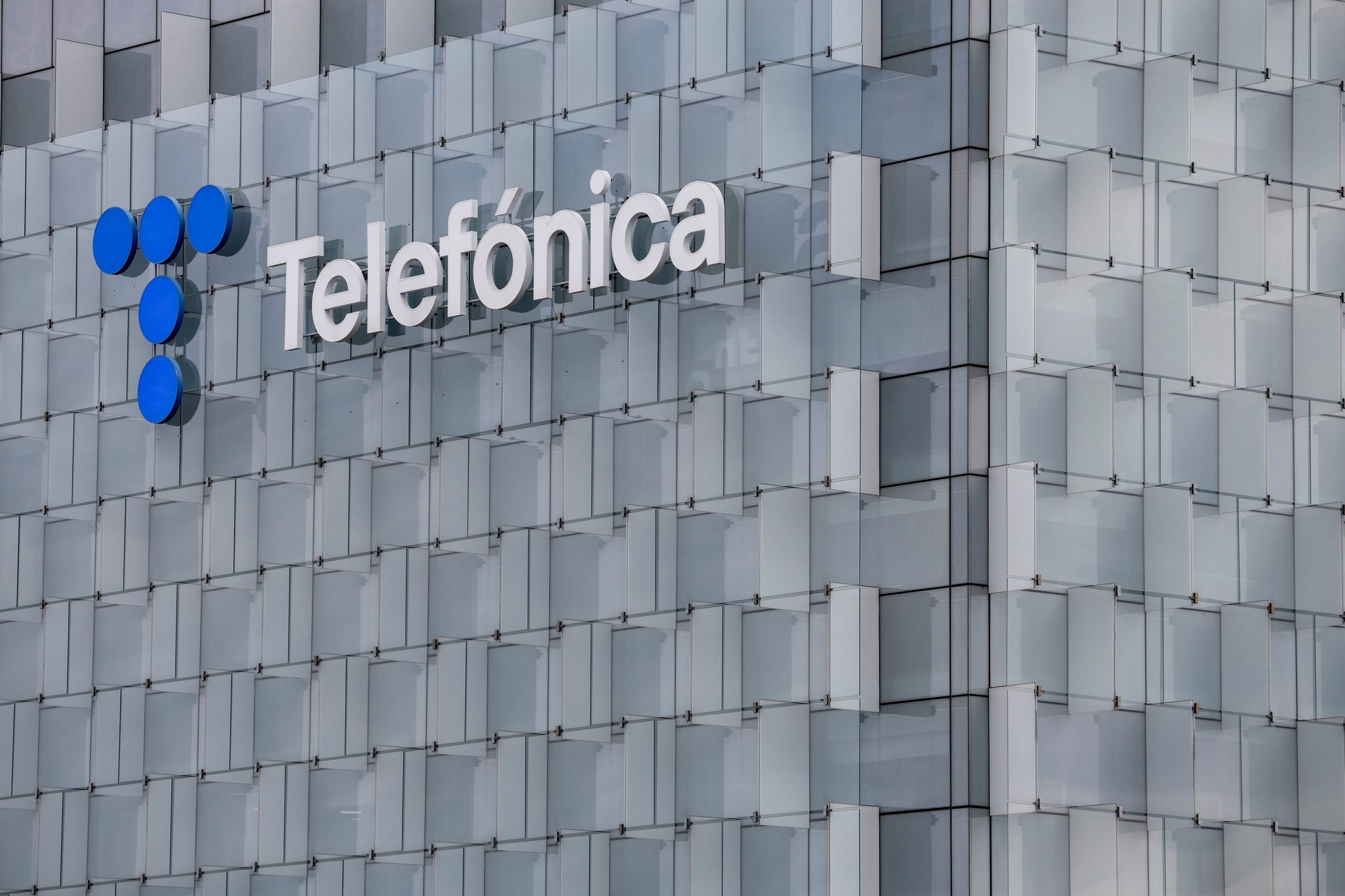 telefonica-perdio-411-millones-hasta-marzo-por-las-desinversiones-en-america-latina