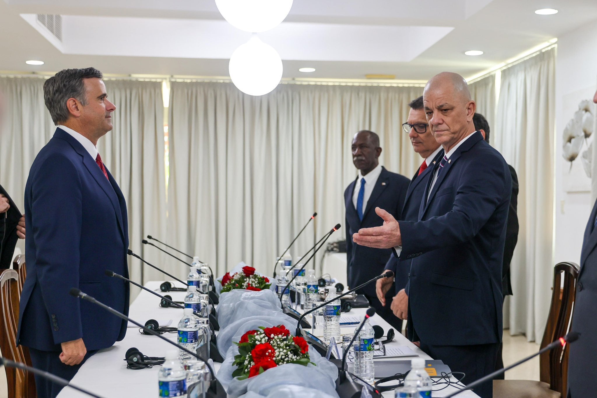 red-roses-for-the-cia-in-havana