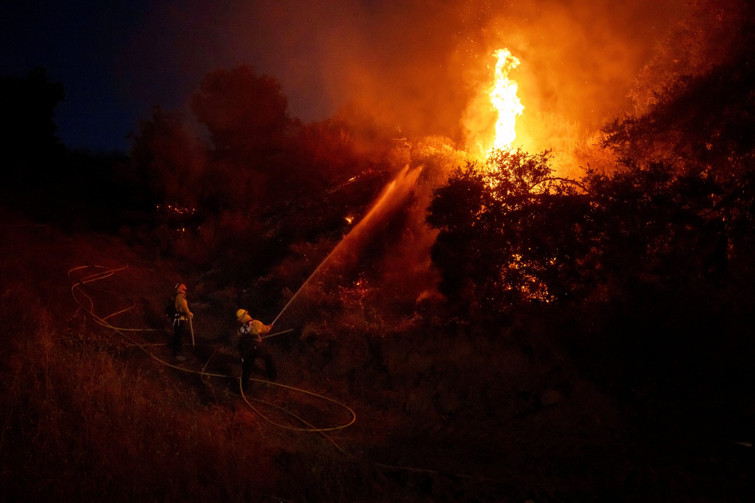 sandy-fire:-thousands-under-evacuation-orders-as-wildfire-spreads-across-southern-california