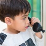 spain-helps-children-call-home-without-phones