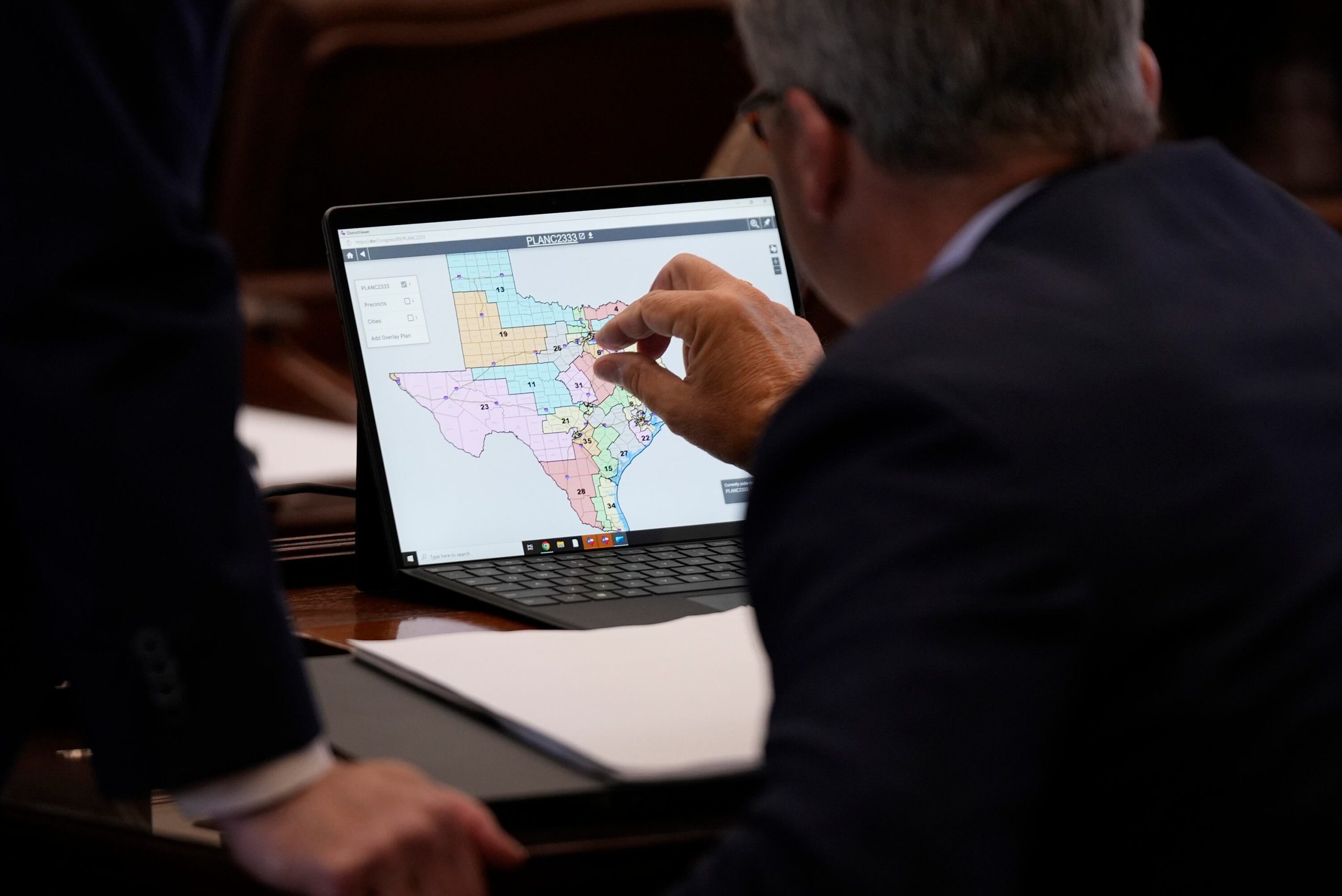 the-battle-to-redraw-electoral-districts-ahead-of-the-midterms:-where-changes-have-been-confirmed-and-where-they-are-awaiting-approval