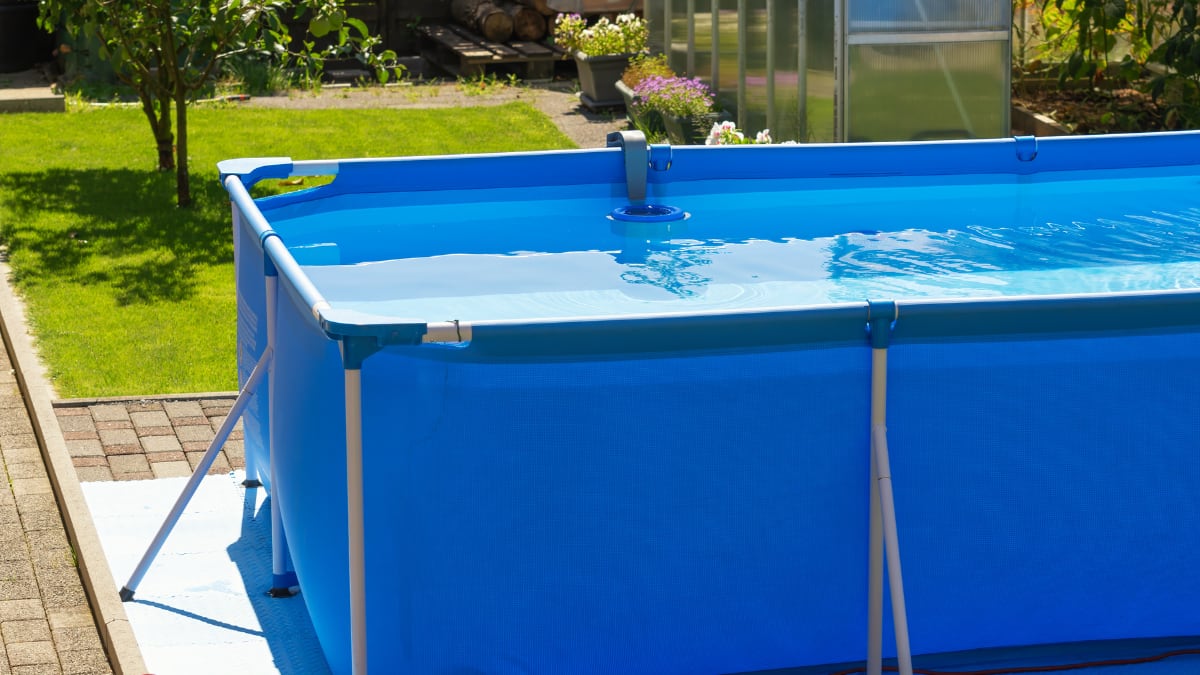la-piscina-desmontable-mas-vendida-de-amazon:-facil-de-instalar-y-perfecta-para-un-chapuzon-este-verano