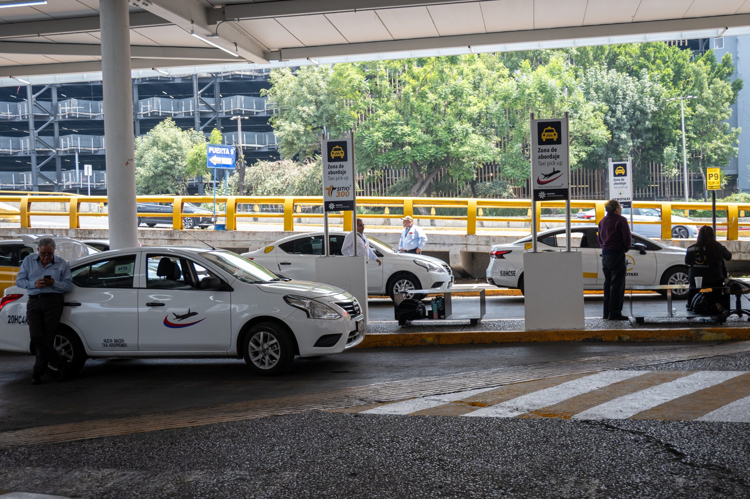 an-army-of-lawyers-is-fighting-so-you-can-order-an-uber-at-mexico-city’s-airport