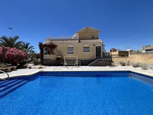 3-bedroom-villa-for-sale-in-camposol-with-pool-garage-–-e-249,950