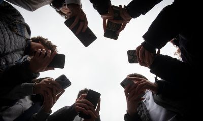 how-social-media-platforms-keep-students-hooked:-notifications-during-school-hours-and-paid-‘teen-ambassadors’