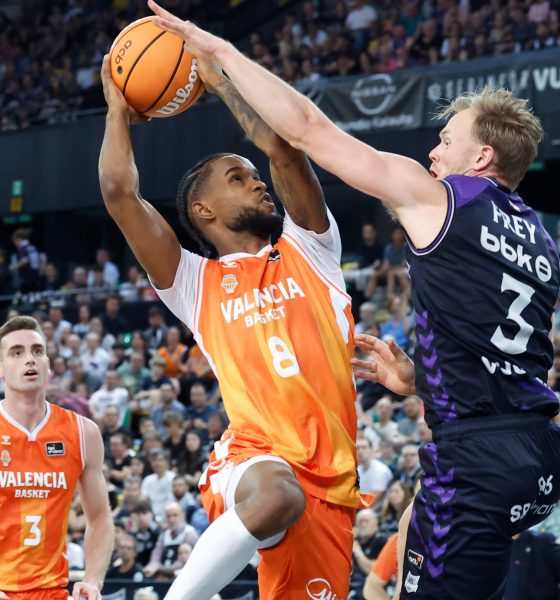 el-valencia-se-olvida-del-susto-del-miercoles,-liquida-al-bilbao-con-autoridad-y-ya-esta-en-semifinales-de-la-acb
