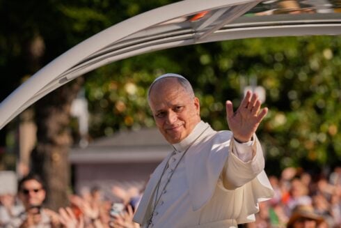 watch:-millions-flood-streets-of-madrid-as-pope-leo-begins-historic-spain-tour-–-with-pontiff-waving-to-crowds-from-iconic-‘popemobile’