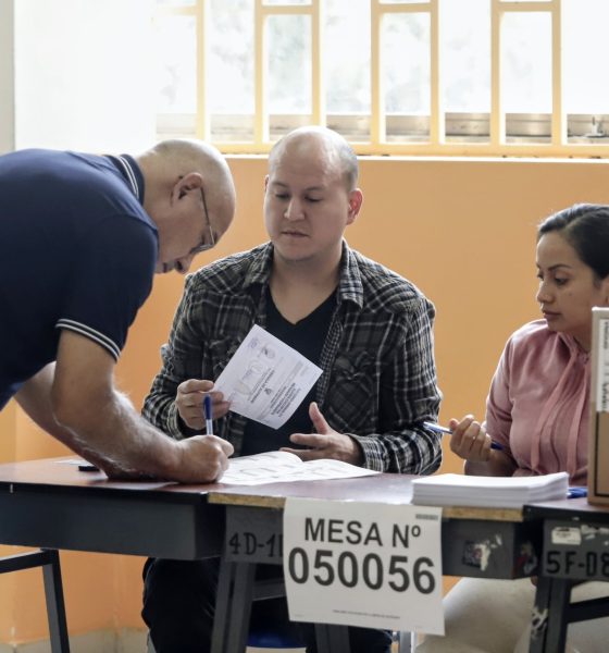 resultados-de-las-elecciones-en-peru,-en-vivo-|-los-sondeos-a-pie-de-urna-pronostican-un-empate-entre-keiko-fujimori-(50,7%)-y-roberto-sanchez-(49,3%)
