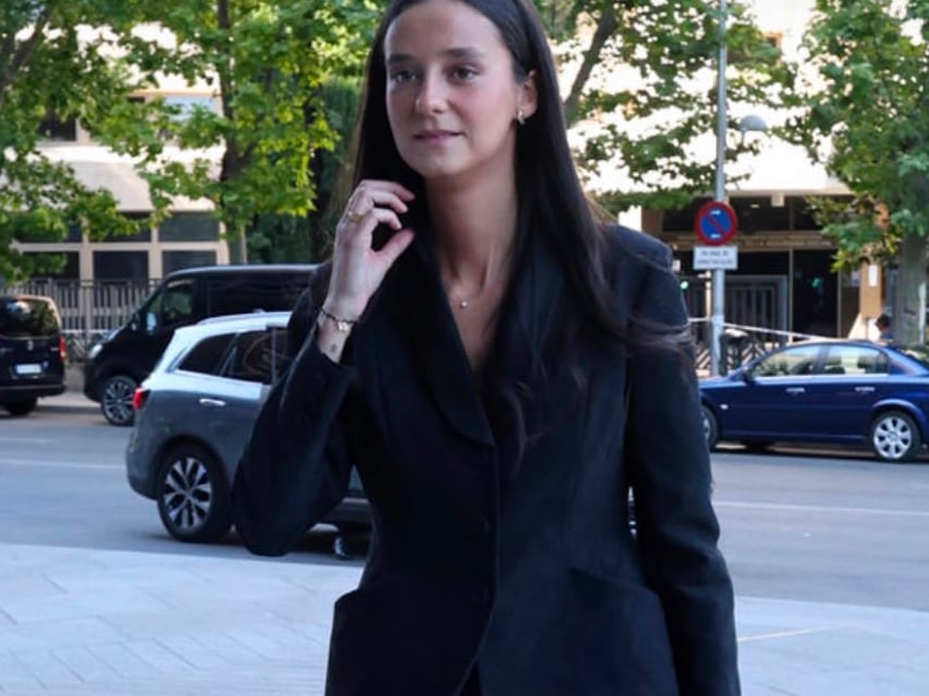 victoria-federica-de-marichalar-fue-vestida-de-dior-para-ver-al-papa