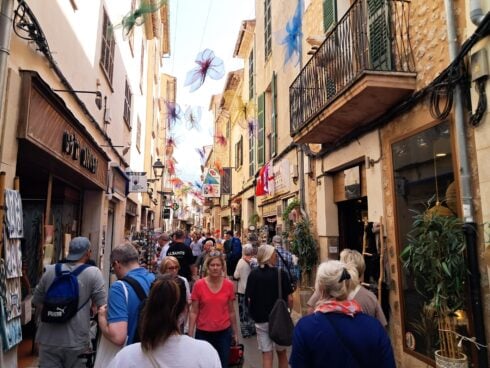 mallorca-protesters-to-‘collapse’-the-island-this-july-as-anti-tourism-activists-target-upcoming-total-solar-eclipse