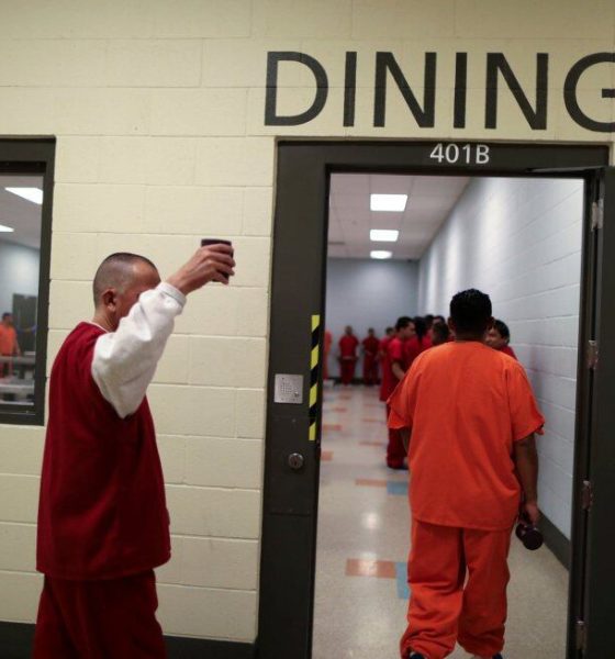 migrants-at-the-mercy-of-gangs:-ice-detainees-forced-to-live-alongside-organized-crime