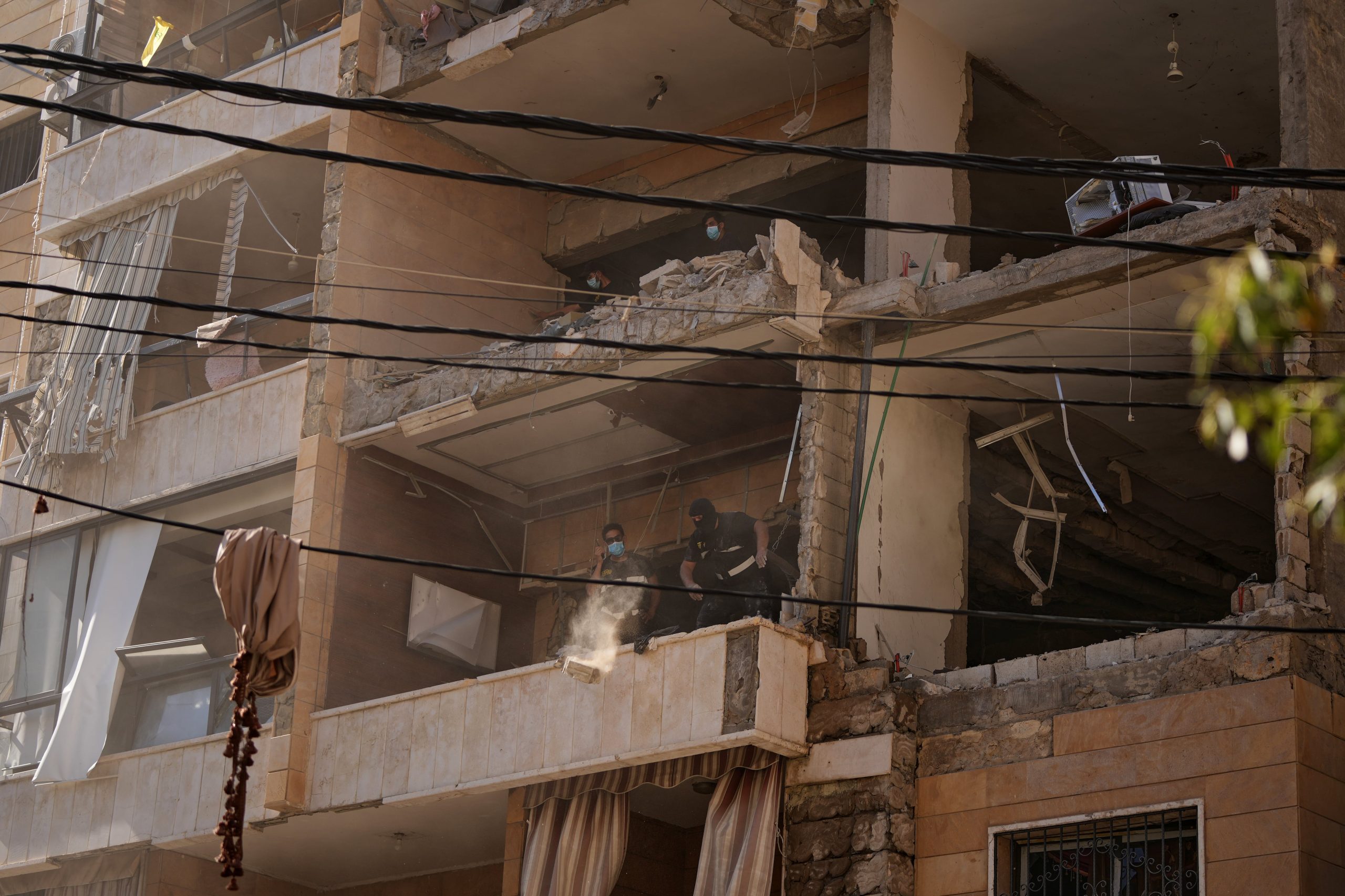 perpetual-war-in-beirut’s-suburbs:-‘i-would-move-to-another-planet-if-that-would-give-me-peace’