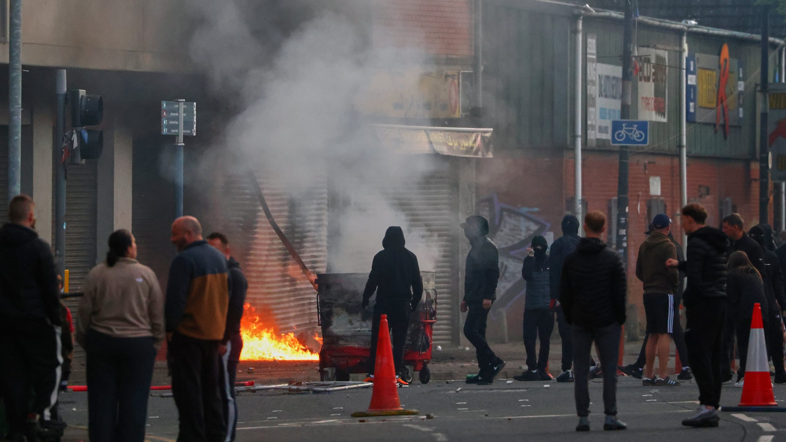 violence-erupts-against-immigrants-in-belfast-following-attempted-beheading:-‘burning-families-out-of-their-homes-is-nothing-less-than-disgusting-cowardice’