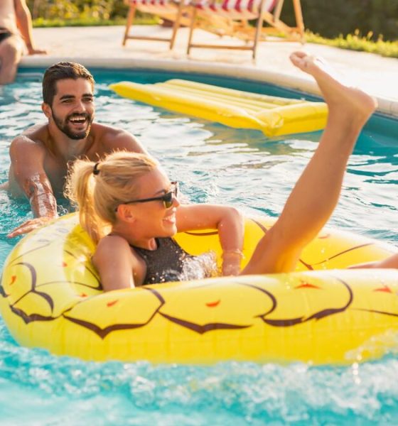 estas-son-las-colchonetas-e-inflables-mas-divertidos-para-inaugurar-la-temporada-de-piscina