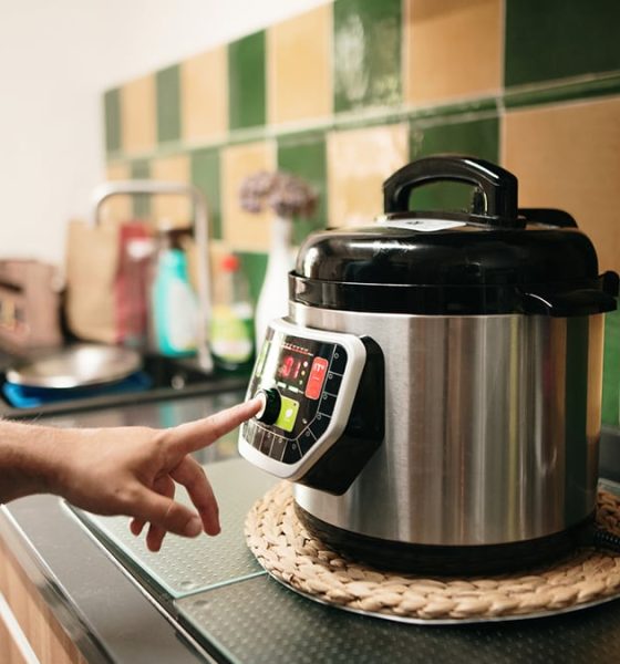 sustituye-a-7-electrodomesticos-y-cabe-en-cualquier-cocina-pequena:-la-olla-multifuncion-que-arrasa-en-amazon