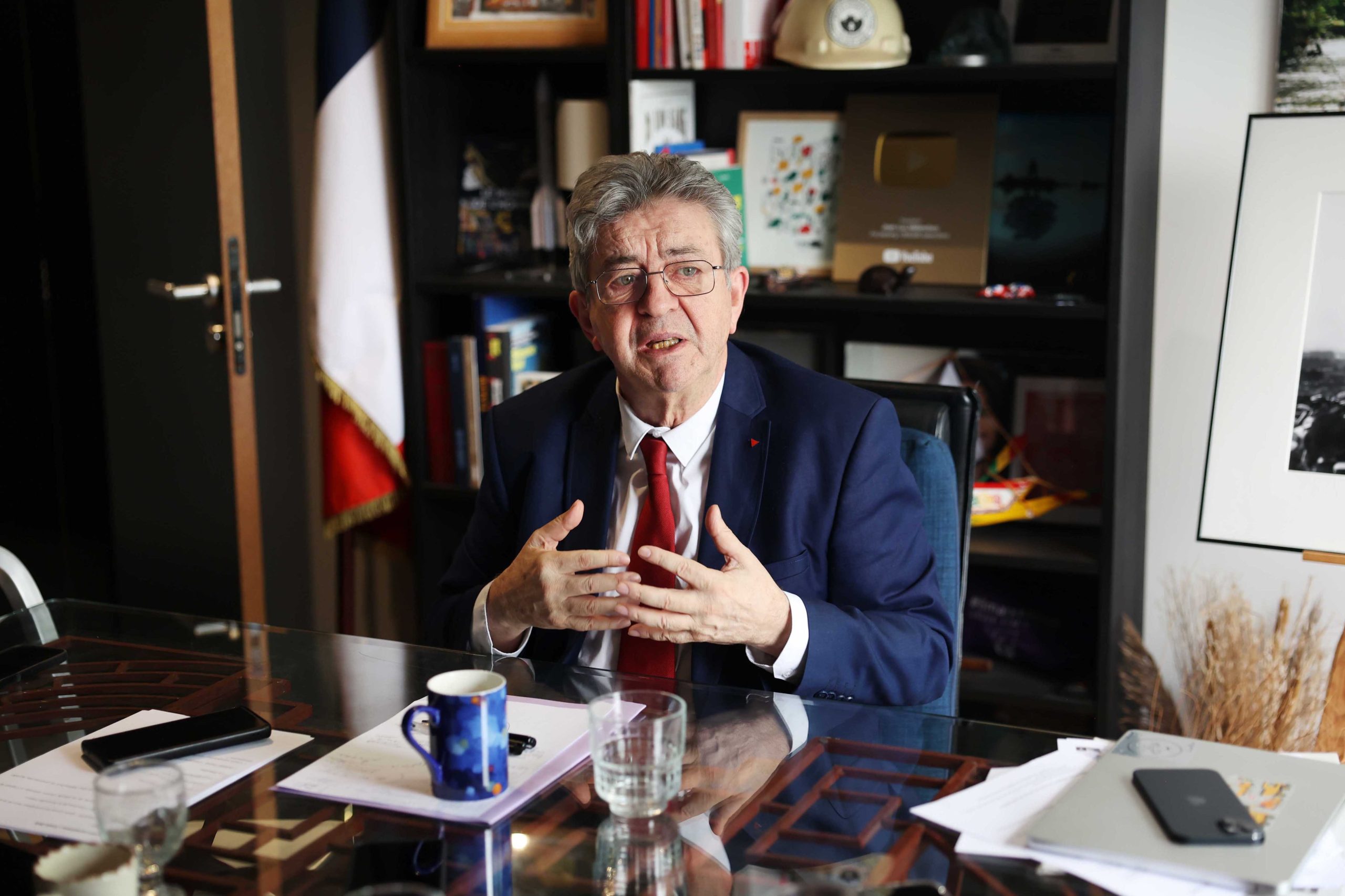 jean-luc-melenchon:-‘the-right-no-longer-has-anything-to-offer-except-fear’