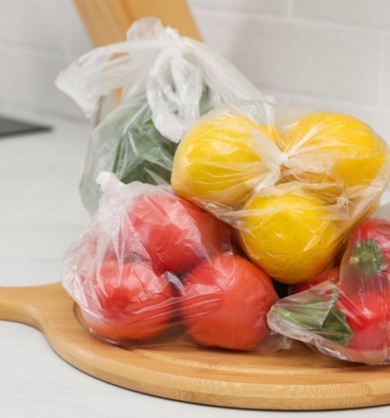estas-bolsas-elasticas-para-alimentos-son-el-truco-definitivo-para-tapar-tus-platos-en-un-segundo-sin-usar-papel-film