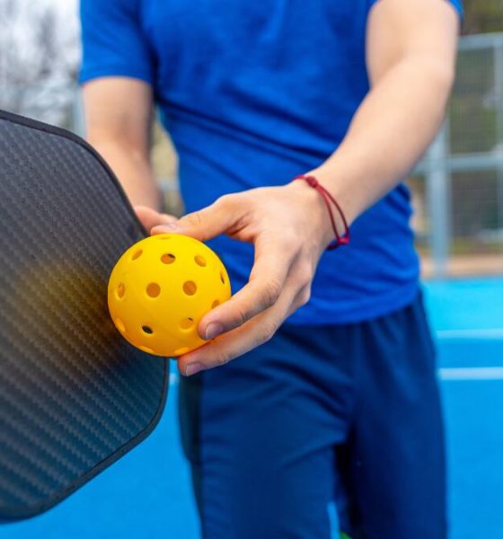 pickleball:-por-que-todo-el-mundo-esta-jugando-(y-que-necesitas-para-empezar)