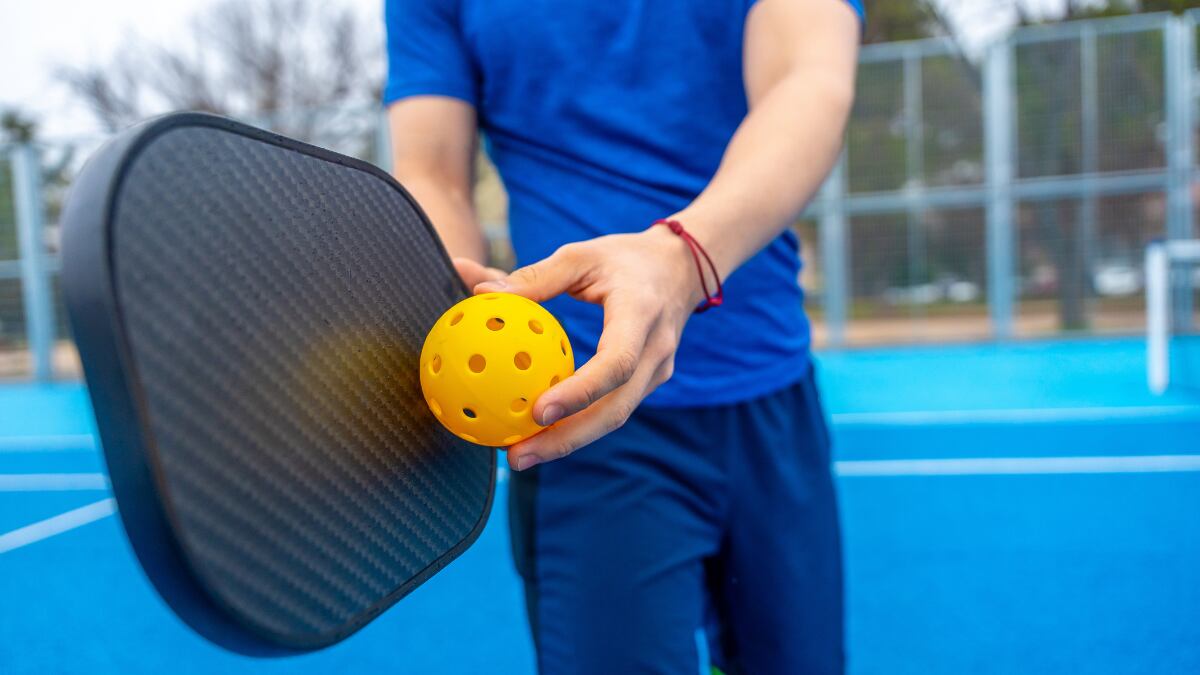 pickleball:-por-que-todo-el-mundo-esta-jugando-(y-que-necesitas-para-empezar)
