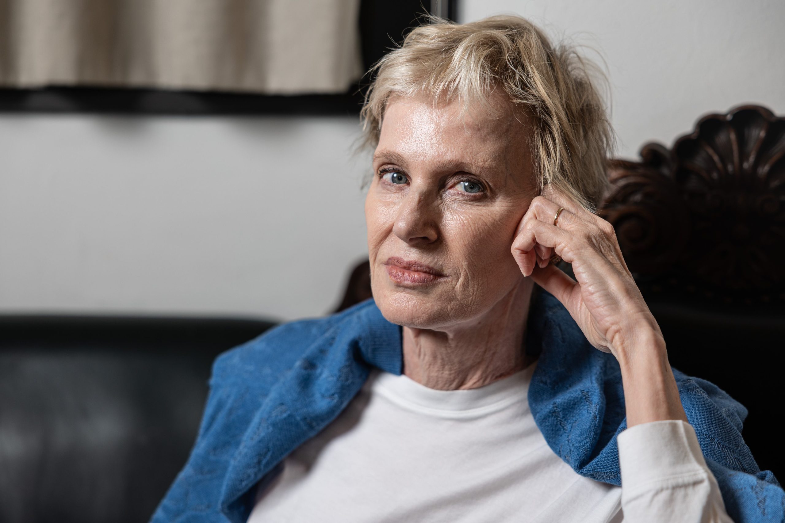 siri-hustvedt,-writer:-‘i’d-like-to-go-to-my-grave-with-a-little-whiff-of-paul-auster’s-smoke’