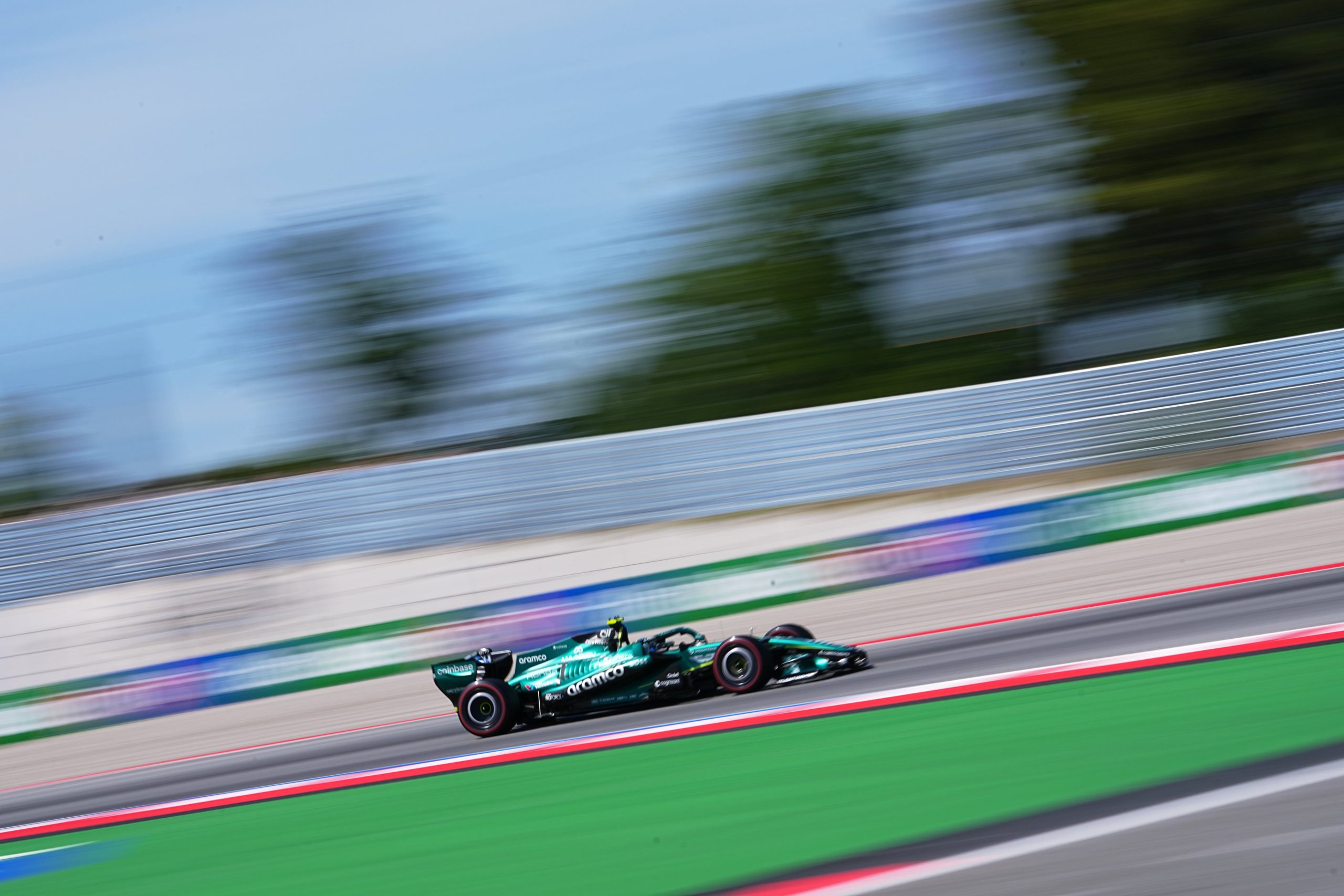 aston-martin-ya-no-tiene-donde-esconderse:-fernando-alonso-se-clasifica-en-ultimo-lugar-en-el-gp-de-espana