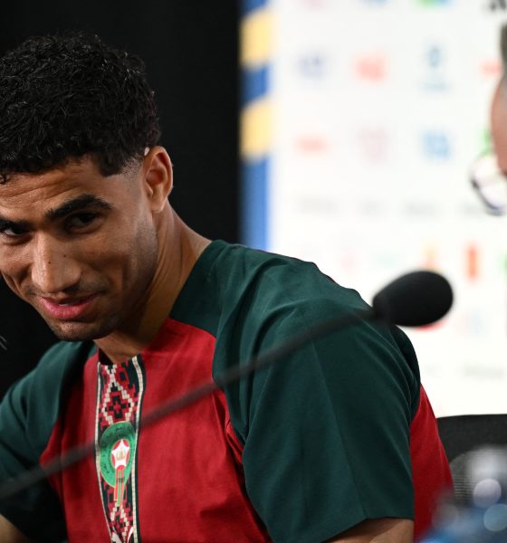 “en-espanol,-no”:-la-polemica-en-la-rueda-de-prensa-de-vinicius-y-hakimi-sobre-el-uso-del-idioma-ante-la-falta-de-traductores