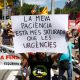 familias-y-estudiantes-se-unen-a-los-docentes-catalanes-en-la-ultima-manifestacion-del-curso