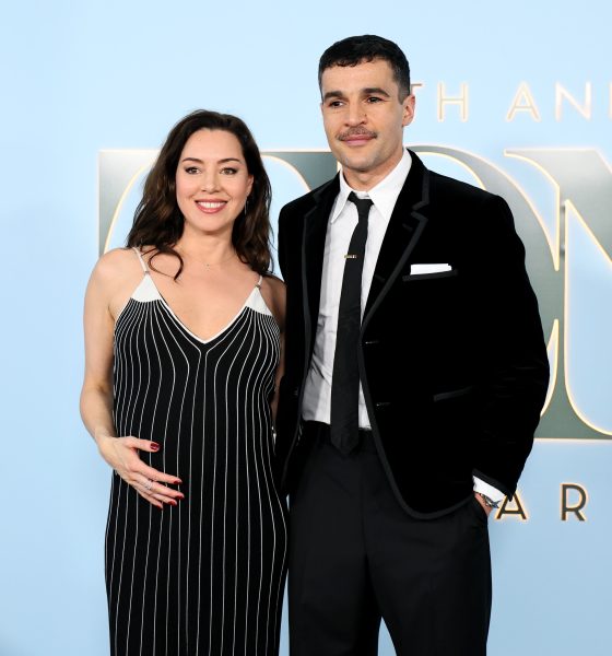 aubrey-plaza-shows-off-pregnancy-with-boyfriend-one-year-and-four-months-after-husband’s-death:-social-judgment-remains-relentless
